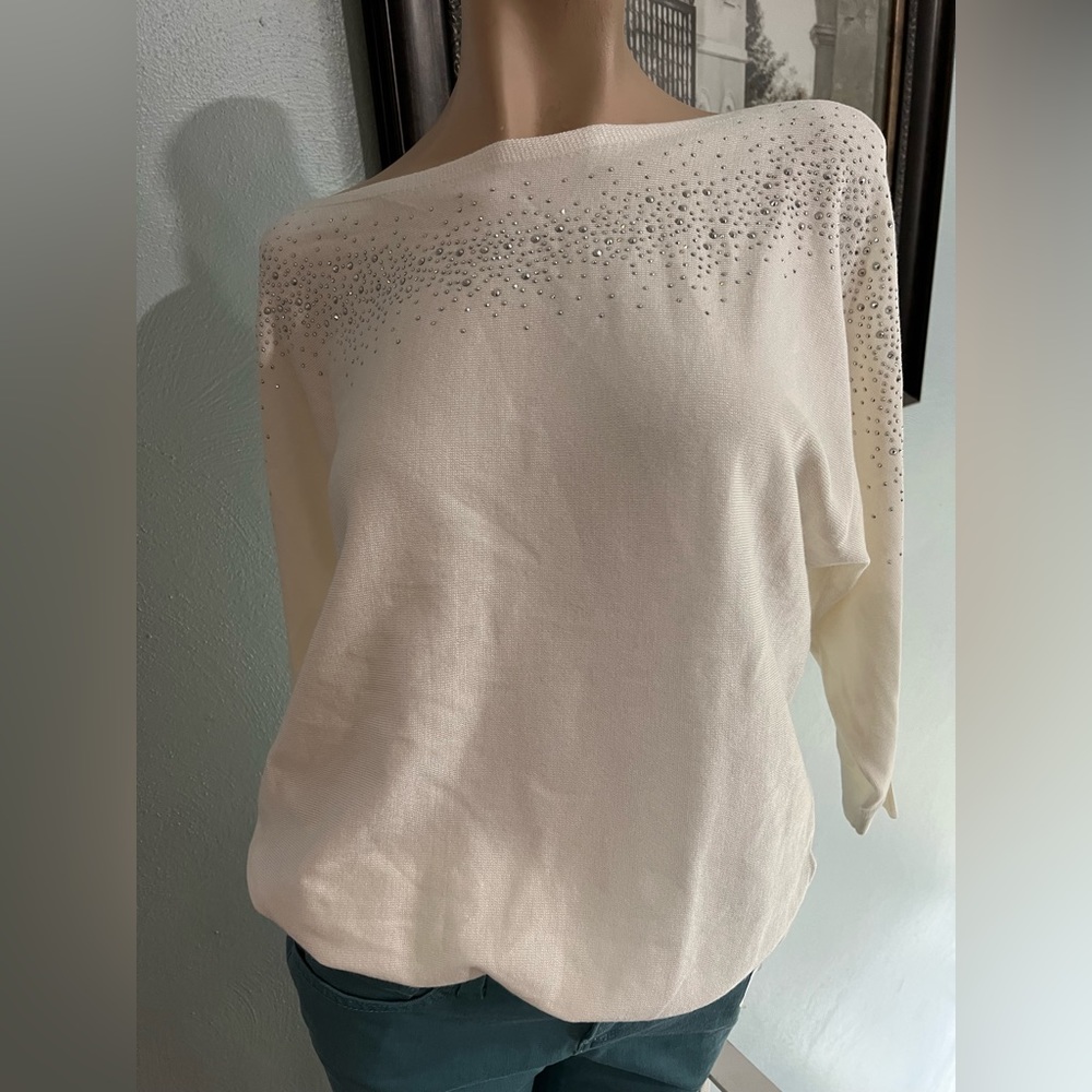 NWT NY&C sweater w rhinestones size-Large